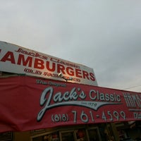 Foto tirada no(a) Jack&amp;#39;s Classic Hamburgers por vinnie em 12/2/2012