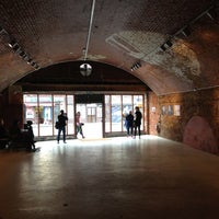 Photo taken at Hoxton Gallery At The Arch by Niklas A. on 9/30/2012