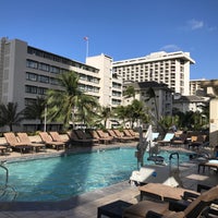 Photo taken at Pool - Hyatt Regency Waikiki by Osamu Y. on 4/2/2017