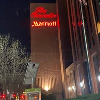 Foto diambil di The Lincoln Marriott Cornhusker Hotel oleh Kevin H. pada 11/14/2020