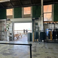 Foto scattata a Hangar 24 Craft Brewery da Kevin H. il 10/6/2022