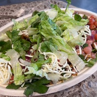 Photo taken at Chipotle Mexican Grill by Pe R. on 4/10/2023