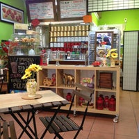 Foto scattata a Tea NJ &amp;quot;Vegan Friendly Cafe&amp;quot; da Kateri C. il 4/17/2013