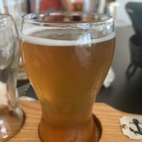 Photo taken at Boathouse Beer Co. &amp;amp; Boozery by Chad W. on 7/28/2022