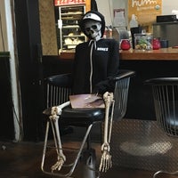 11/21/2017 tarihinde Stanley S.ziyaretçi tarafından Bare Bones Cafe &amp;amp; Bar'de çekilen fotoğraf