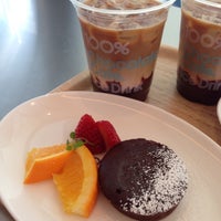 Photo taken at 100% Chocolate Cafe.  東京スカイツリータウン・ソラマチ店 by yuki_air on 5/6/2013