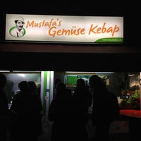 Photo taken at Mustafa&amp;#39;s Gemüse Kebap by Maximilian M. on 12/19/2012