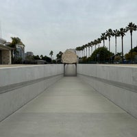 Photo taken at Levitated Mass by Dante C. on 12/27/2022