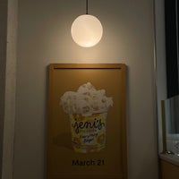 Снимок сделан в Jeni&amp;#39;s Splendid Ice Creams пользователем Elsie 3/31/2022