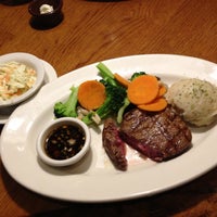Photo taken at Outback Steakhouse by Miho on 5/6/2013