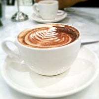 Foto tirada no(a) Caffe Contessa por David J S. em 12/22/2012