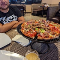 10/28/2022 tarihinde J L.ziyaretçi tarafından Stuft Pizza'de çekilen fotoğraf