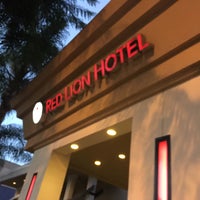 Снимок сделан в Red Lion Hotel Anaheim Resort пользователем Jon S. 8/31/2018