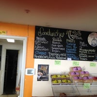 Das Foto wurde bei Pure Grain Bakery von Lani am 11/8/2012 aufgenommen