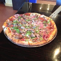 10/9/2012 tarihinde Curtis G.ziyaretçi tarafından Pizza Orgasmica'de çekilen fotoğraf
