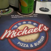 Das Foto wurde bei Michael&amp;#39;s Pizza &amp;amp; Burger von Ana Paula L. am 11/9/2013 aufgenommen