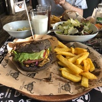 Photo prise au Daily Dana Burger &amp;amp; Steak Fenerbahçe par Faruk Ö. le7/10/2019