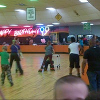 Foto diambil di Interskate 91 Family Fun Center oleh Moises A. pada 5/26/2013