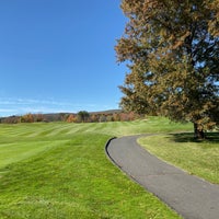 Foto tirada no(a) Gillette Ridge Golf Club por Brian S. em 10/19/2019