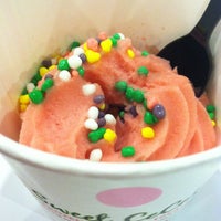 8/31/2013에 Azalia G.님이 Sweet CeCe&amp;#39;s Frozen Yogurt and Treats에서 찍은 사진