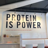 Снимок сделан в Protein Bar &amp;amp; Kitchen пользователем Stephanie Kaye R. 8/5/2018