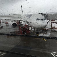 Foto diambil di Hamburg Airport Helmut Schmidt (HAM) oleh Eda A. pada 2/21/2016