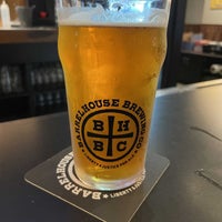 Photo taken at BarrelHouse Brewing Fresno - Taproom at River Park by Michael B. on 12/24/2021