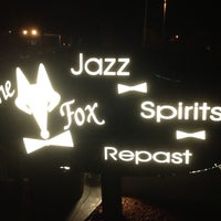 Снимок сделан в The Fox Jazz Cafe пользователем Rebecca M. 5/12/2013