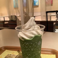Photo taken at nana&amp;#39;s green tea by flowerdish on 12/19/2019