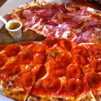 รูปภาพถ่ายที่ Pizzeria Italiana Pacciarino โดย Jorge N. เมื่อ 6/7/2013