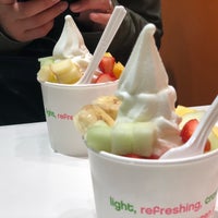 Photo taken at Pinkberry by やなだ し. on 12/30/2017
