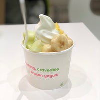 Photo taken at Pinkberry by やなだ し. on 2/24/2018