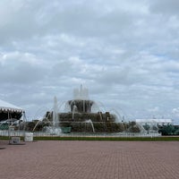 Photo taken at Clarence Buckingham Memorial Fountain by Azadé R. on 9/28/2023
