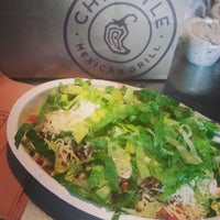 Photo taken at Chipotle Mexican Grill by Miriam W. on 4/13/2014