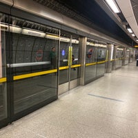Photo taken at London Bridge Jubilee Line Westbound Platform by Hisham A. on 10/16/2022