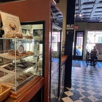 Das Foto wurde bei Sweet Treats Bakery von Vince L. am 6/9/2022 aufgenommen