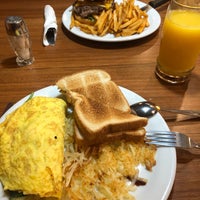 Photo taken at Denny&amp;#39;s by Vince L. on 7/15/2019