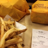 Foto tirada no(a) Doni Burger por Jen P. em 2/10/2014
