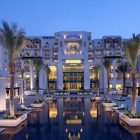 Foto tomada en Anantara Eastern Mangroves Hotel &amp;amp; Spa  por Visit Abu Dhabi el 3/31/2013