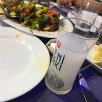 Foto scattata a Mavraki Balık Restaurant da Beyhan K. il 7/15/2017