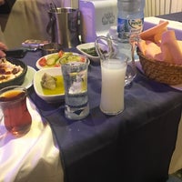 Das Foto wurde bei Mavraki Balık Restaurant von Beyhan K. am 3/7/2017 aufgenommen