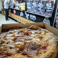 Foto scattata a Vespa Rossa Original Pizza And Pasta da Jure M. il 10/11/2018