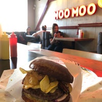 8/24/2020にВладислав Н.がMoo Moo Burgersで撮った写真