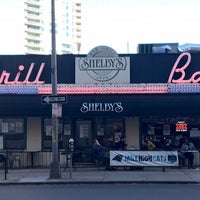 Foto diambil di Shelby&amp;#39;s Bar &amp;amp; Grill oleh Tim Y. pada 10/19/2018