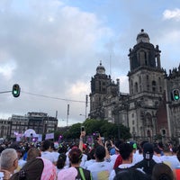 Photo taken at Maratón CDMX Telcel 2017 - Salida by Gabriela R. on 8/26/2018