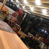 Photo taken at Aloha Burger &amp;amp; Kitchen by Oğuzhan C. on 1/12/2019