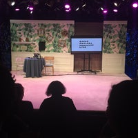 รูปภาพถ่ายที่ Greenhouse Theater Center โดย Jonna N. เมื่อ 10/28/2017