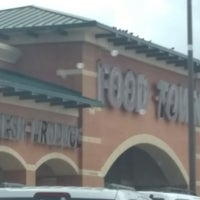 Photo taken at Food Town by Kim Ber on 9/20/2018
