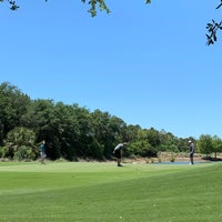 Foto scattata a Tiburón Golf Club da Brian S. il 4/17/2019