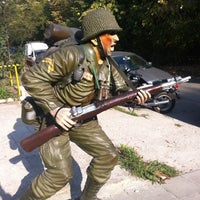รูปภาพถ่ายที่ Camouflage.bg โดย Petya S. เมื่อ 10/25/2012